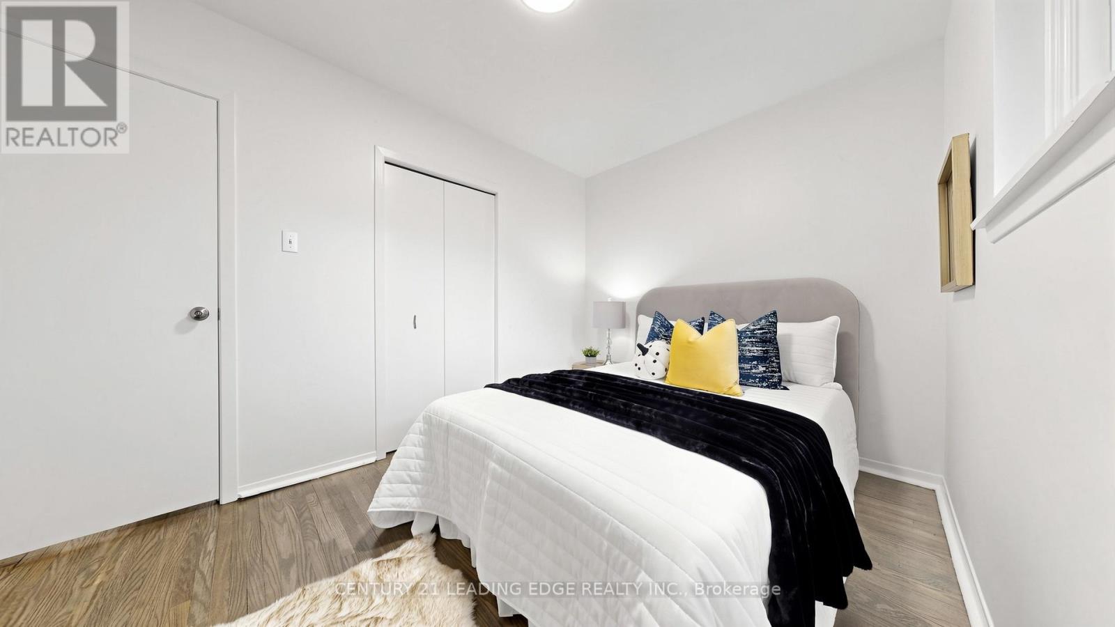 52 CLYDESDALE DRIVE - 23