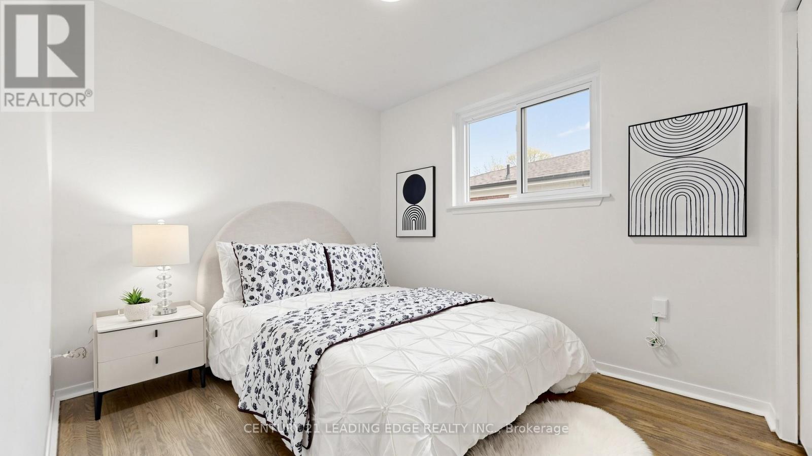 52 CLYDESDALE DRIVE - 26