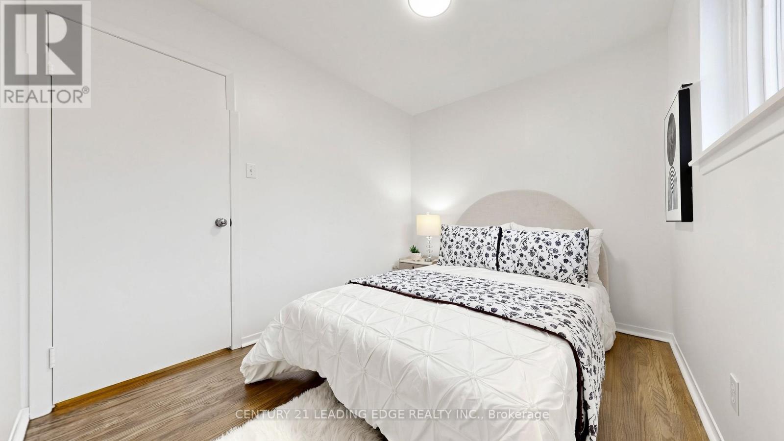52 CLYDESDALE DRIVE - 27