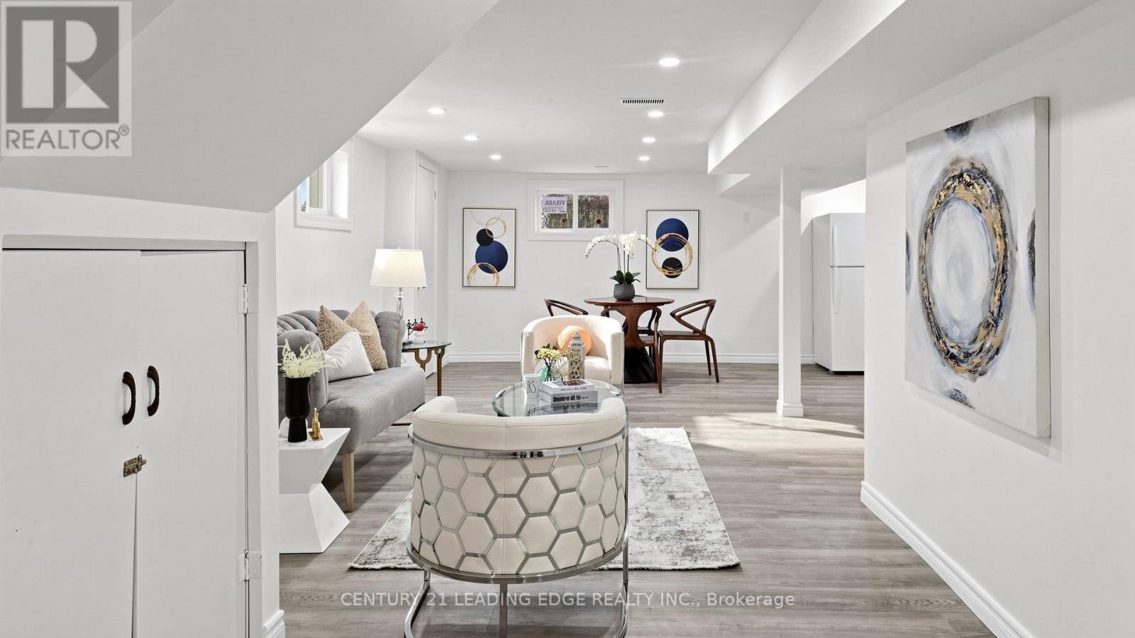52 CLYDESDALE DRIVE - 31