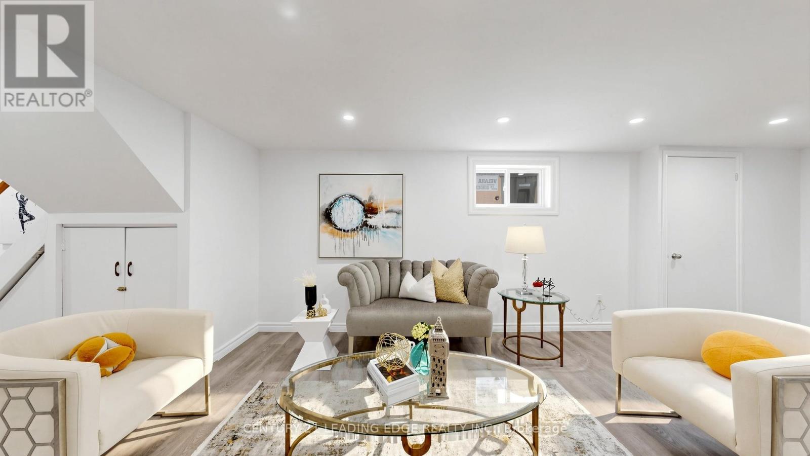 52 CLYDESDALE DRIVE - 32