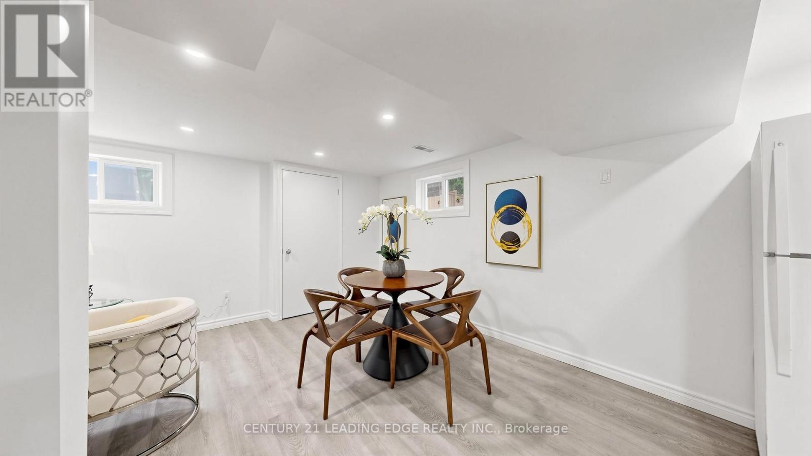 52 CLYDESDALE DRIVE - 35