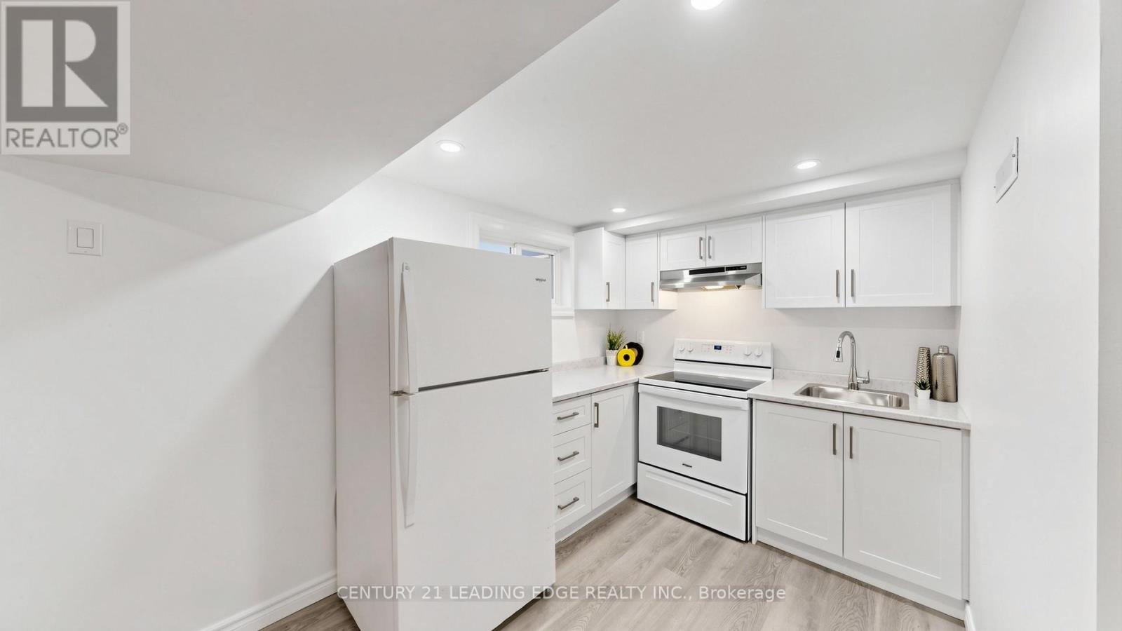 52 CLYDESDALE DRIVE - 37