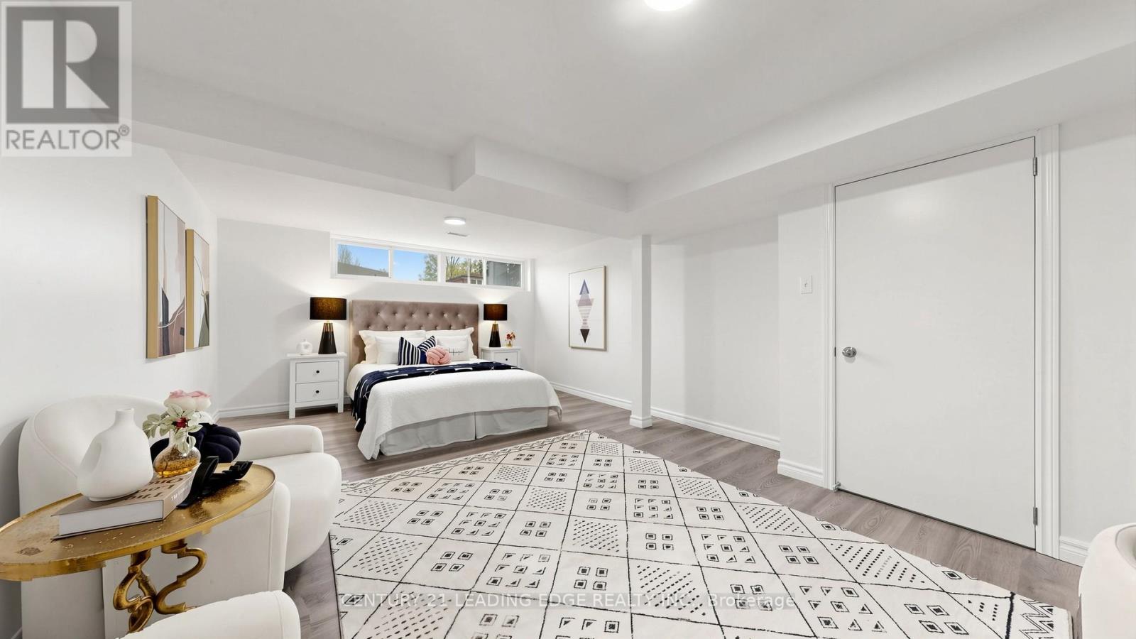 52 CLYDESDALE DRIVE - 40