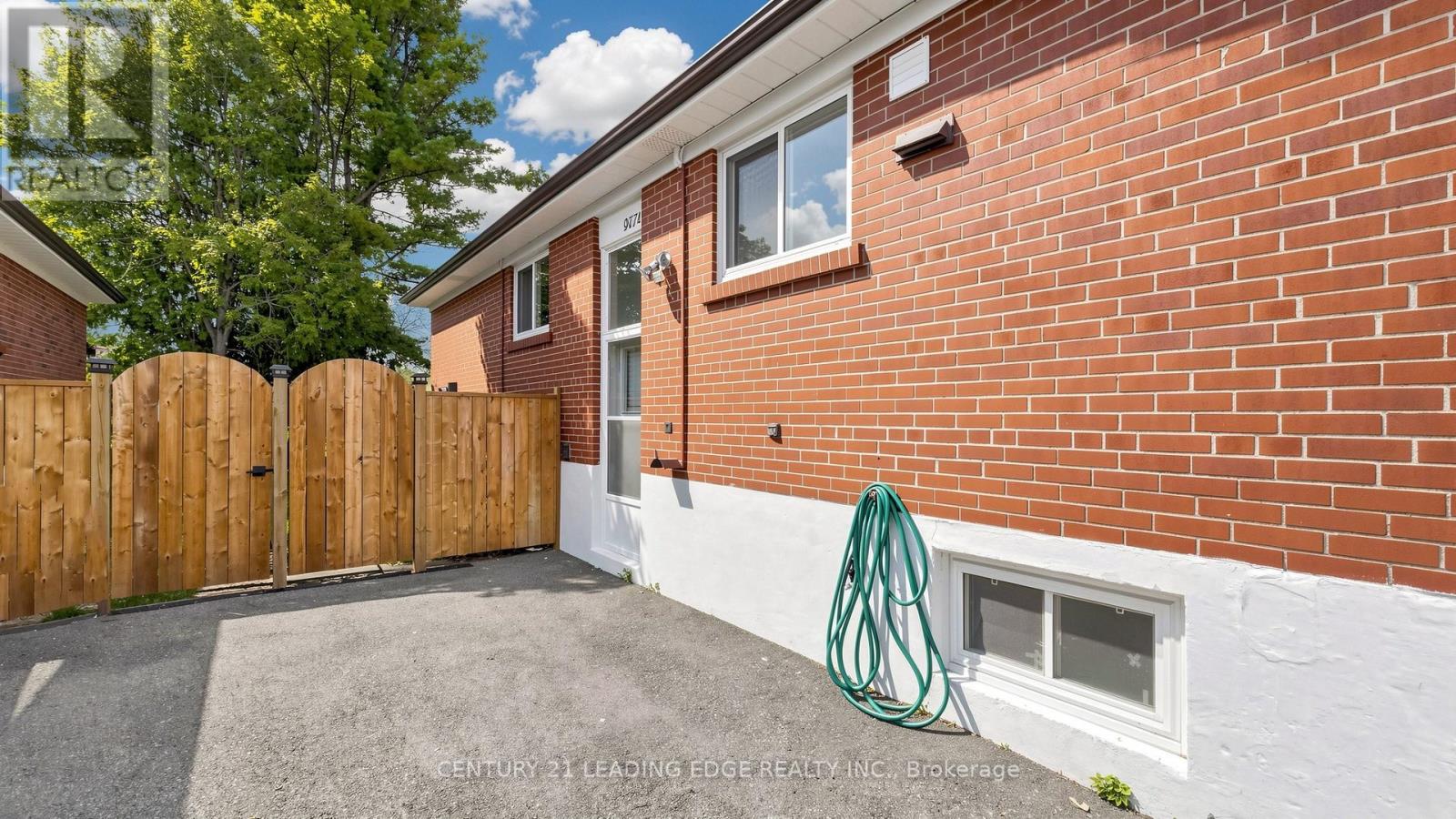 52 CLYDESDALE DRIVE - 45