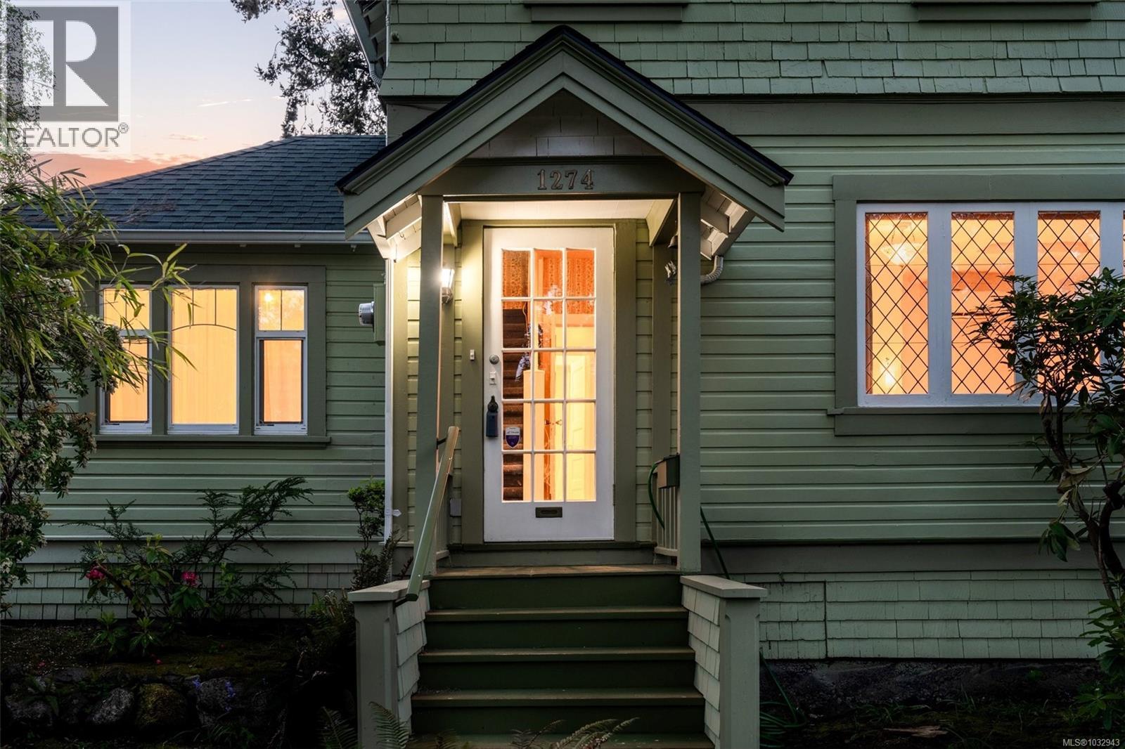  1274 Hewlett Place, Oak Bay