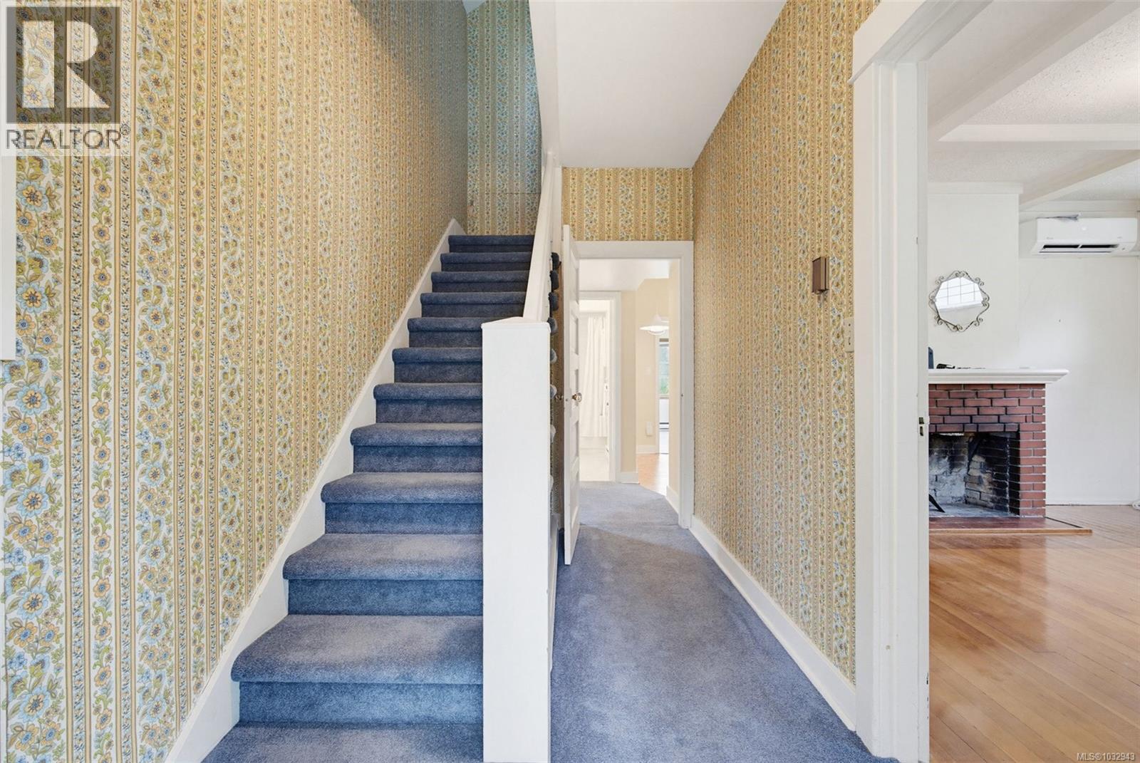  1274 Hewlett Place, Oak Bay