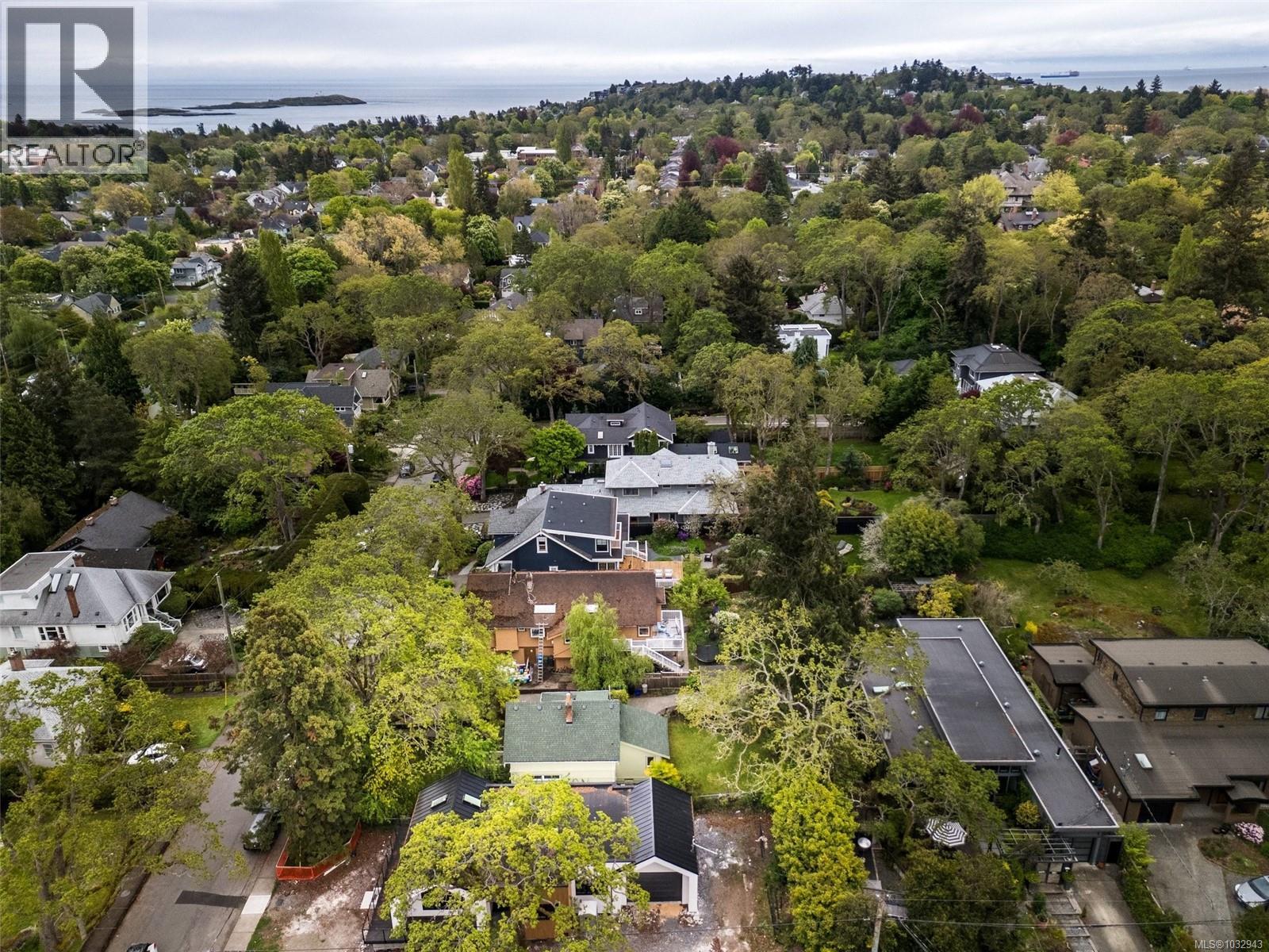  1274 Hewlett Place, Oak Bay