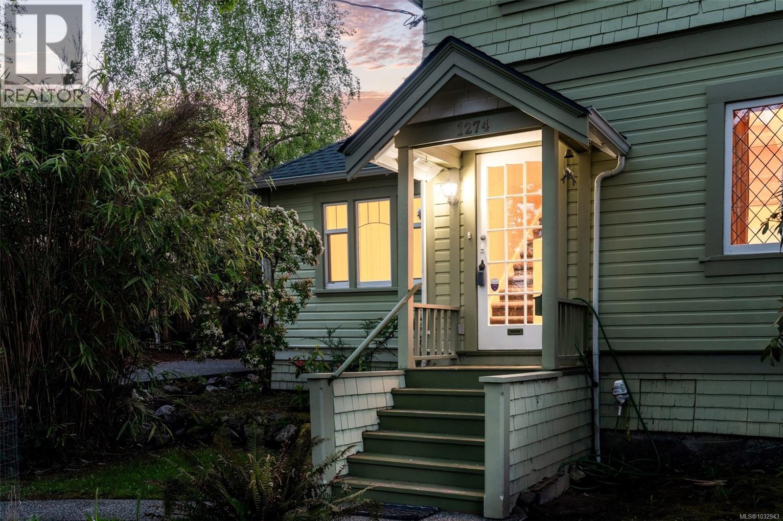  1274 Hewlett Place, Oak Bay