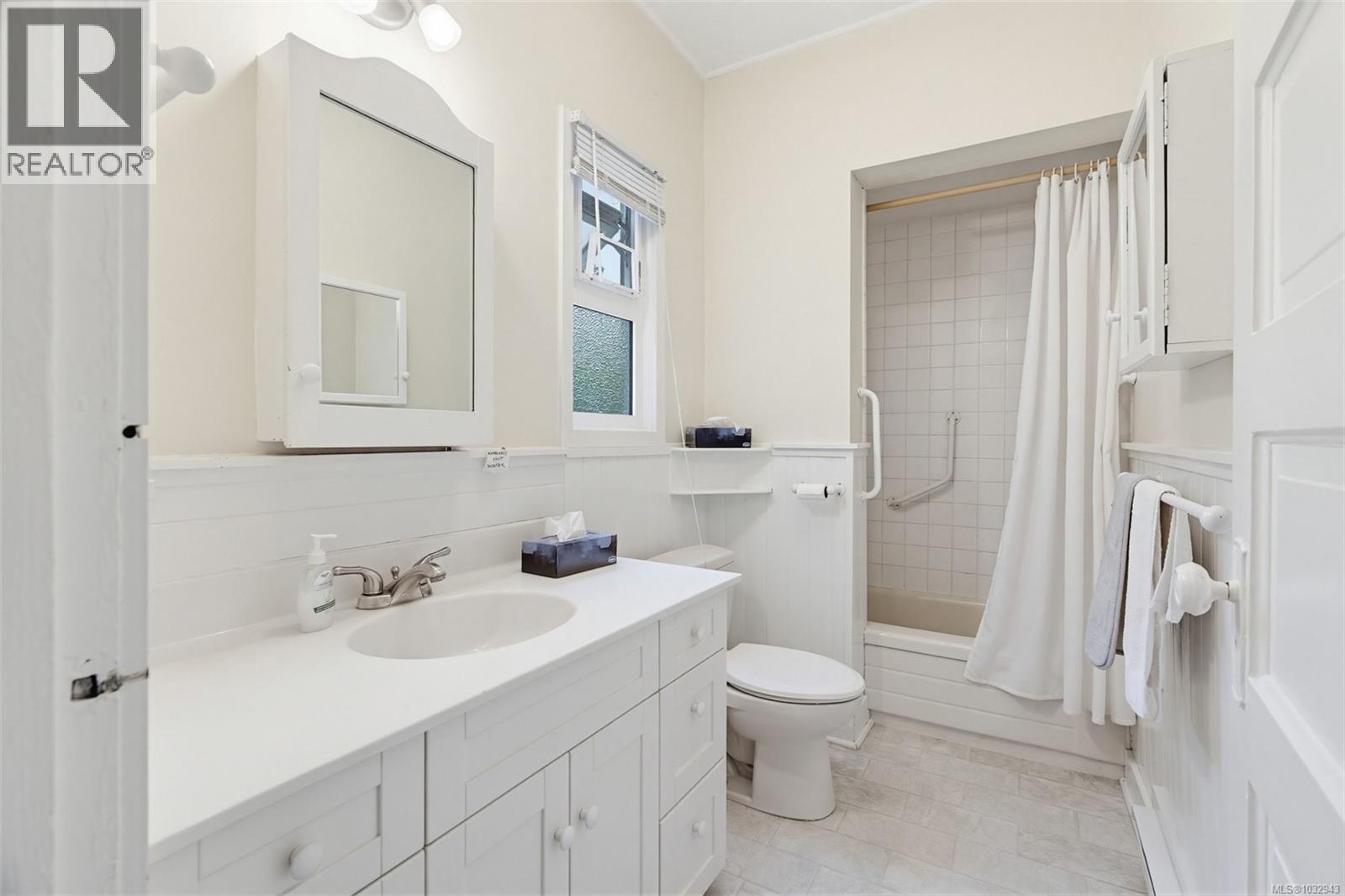  1274 Hewlett Place, Oak Bay