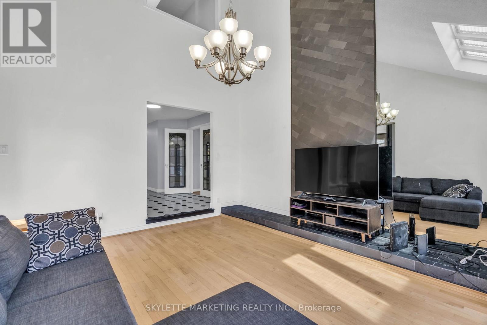 2 DEER VALLEY CRESCENT - 16
