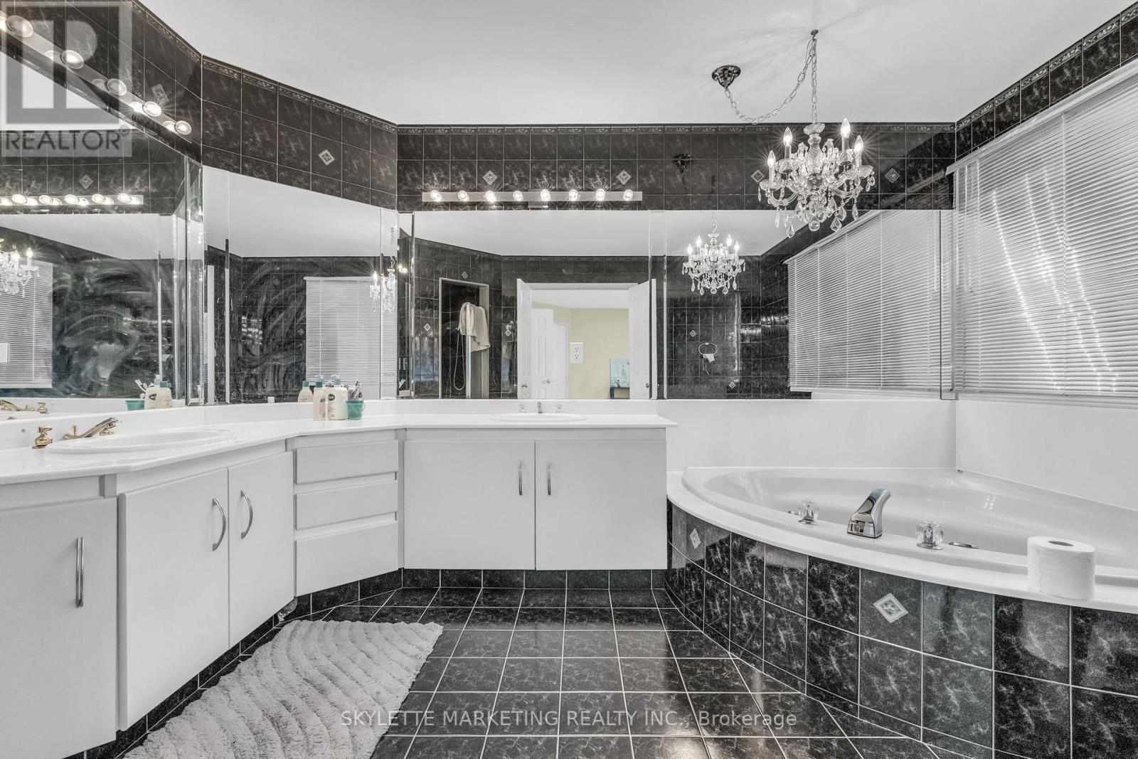 2 DEER VALLEY CRESCENT - 17