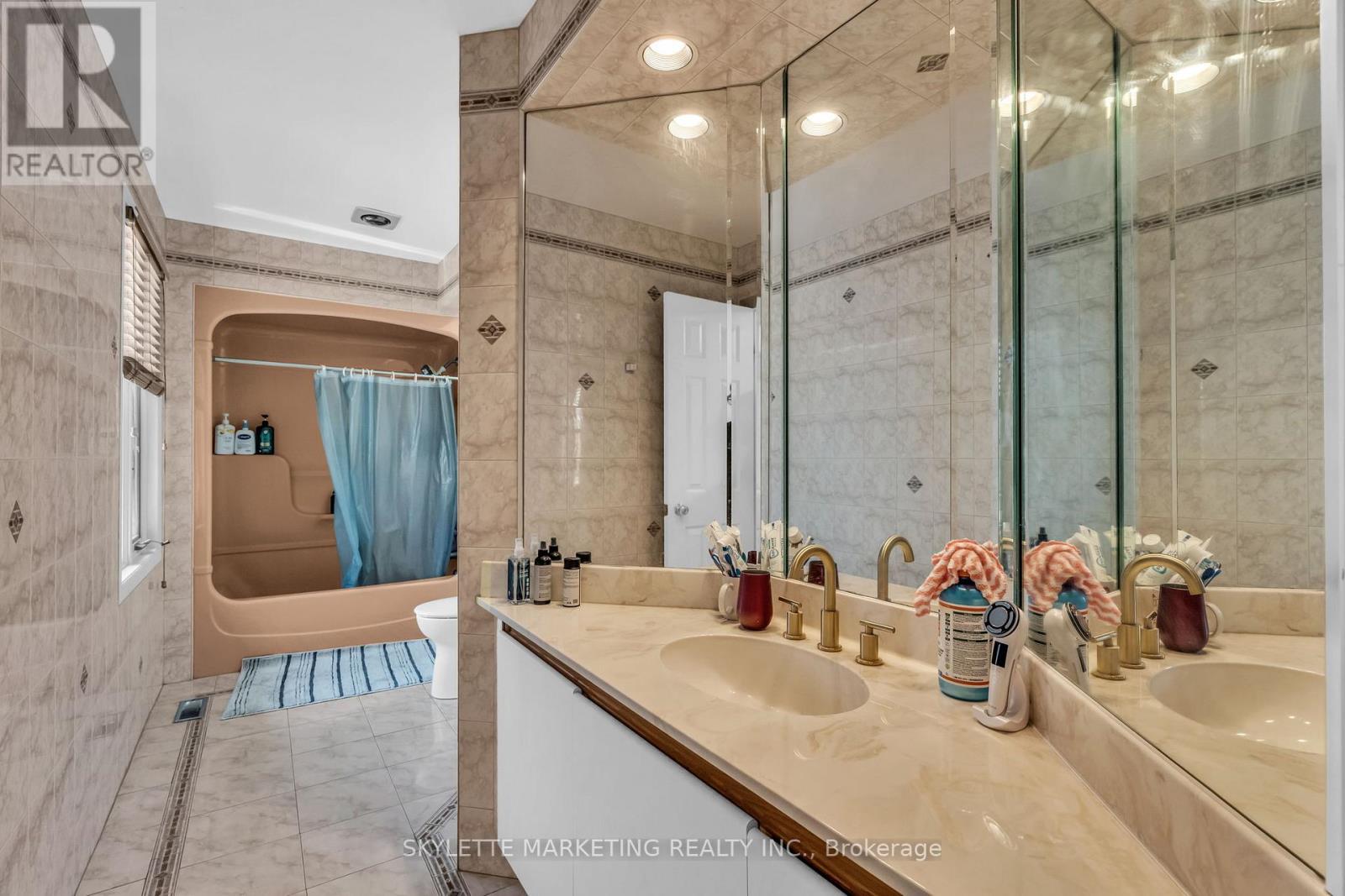 2 DEER VALLEY CRESCENT - 18