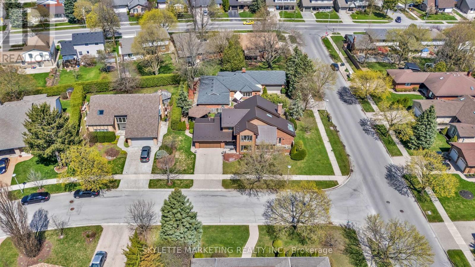 2 DEER VALLEY CRESCENT - 6