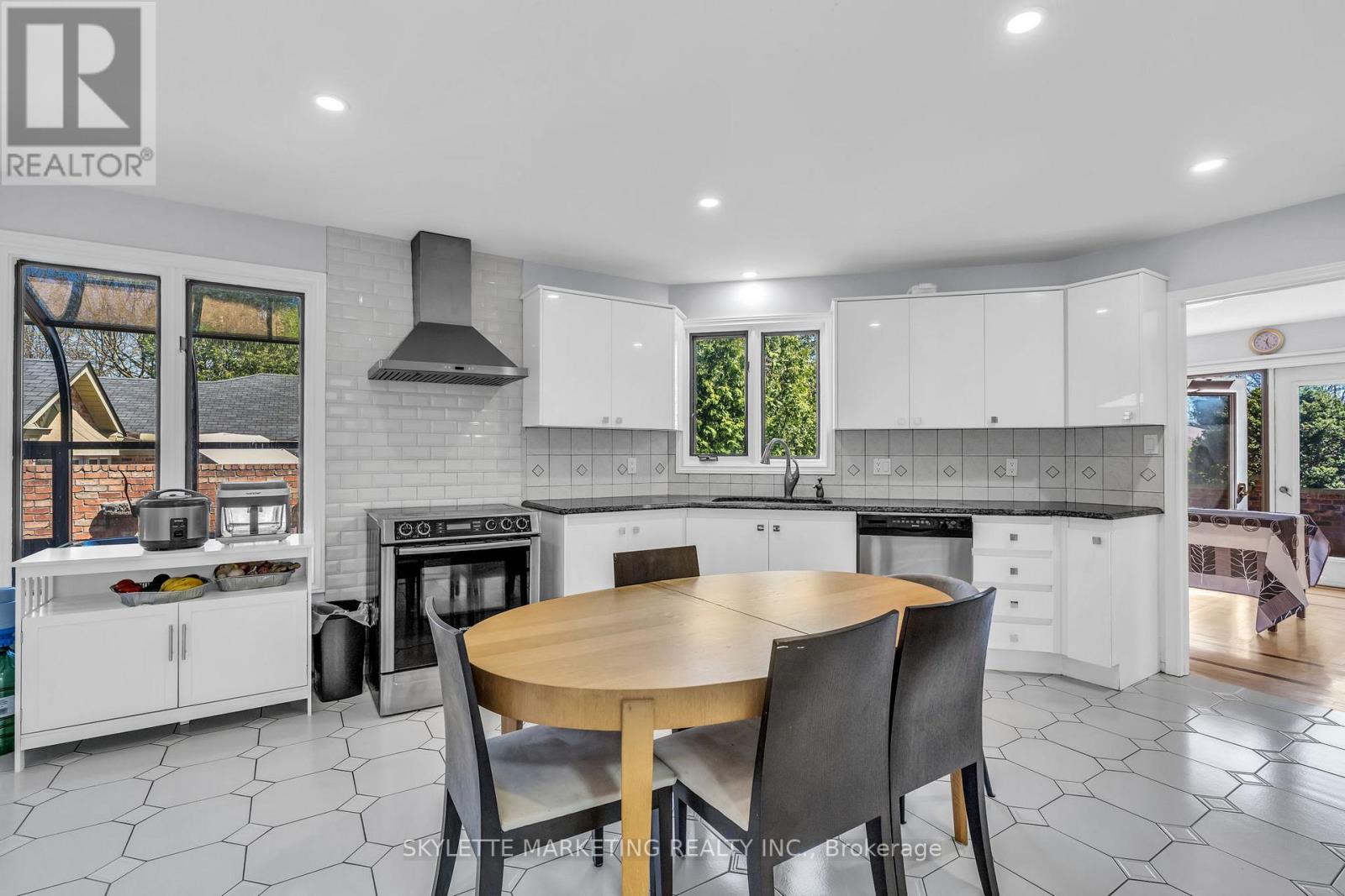 2 DEER VALLEY CRESCENT - 9