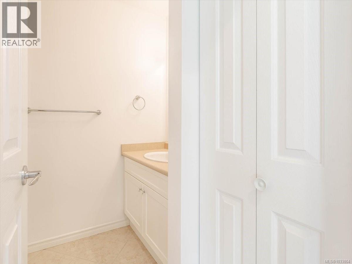 #114 1919 St. Andrews Pl - 16