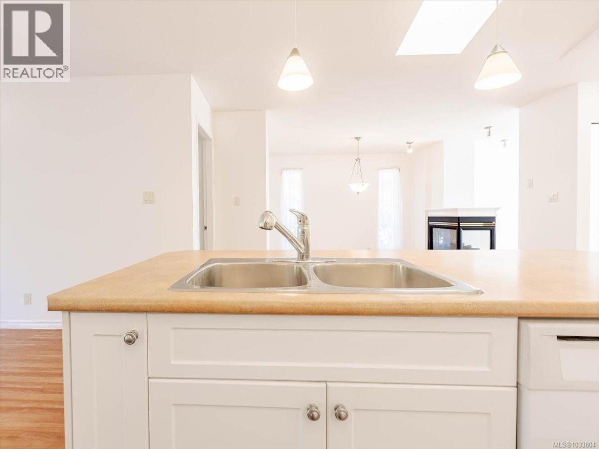 #114 1919 St. Andrews Pl - 19