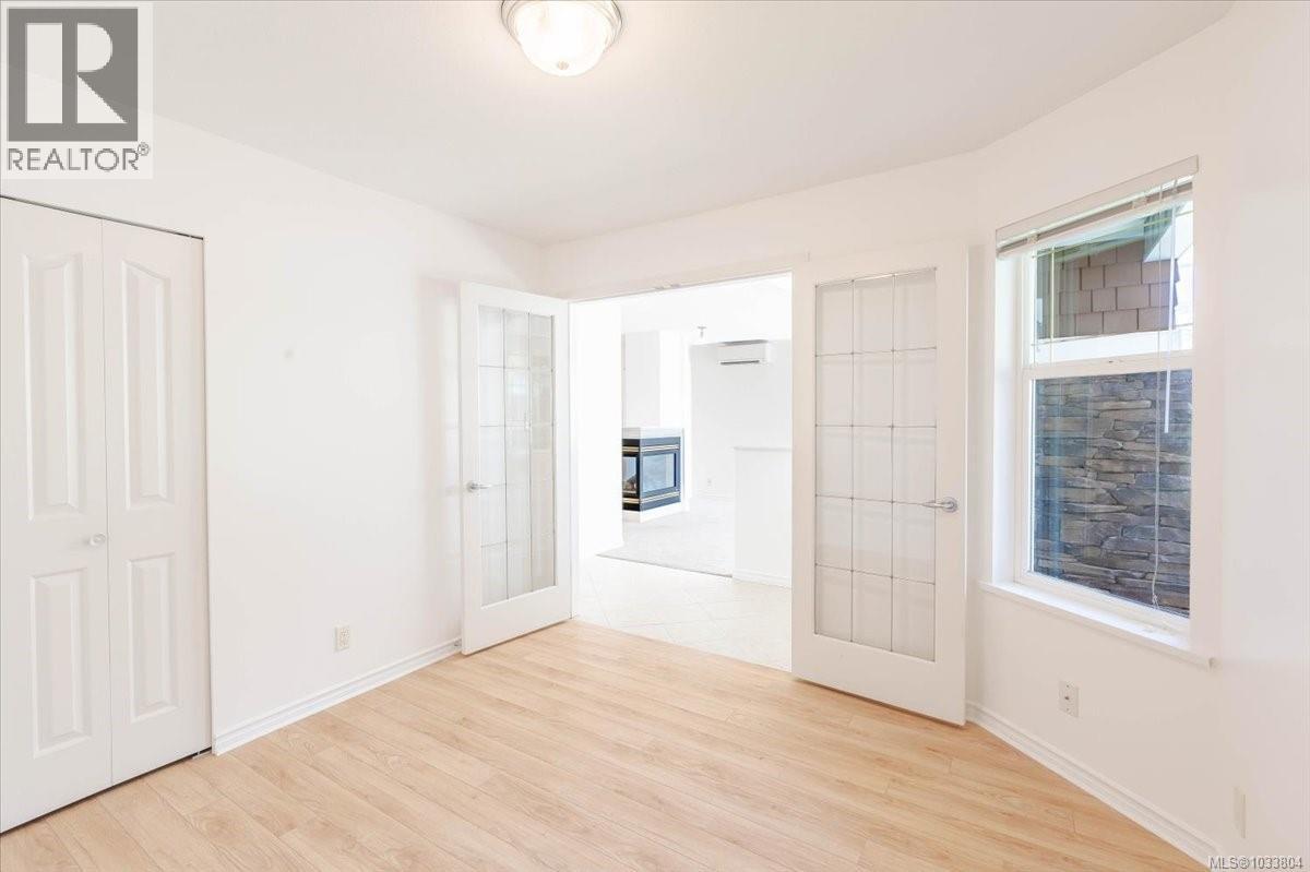 #114 1919 St. Andrews Pl - 8