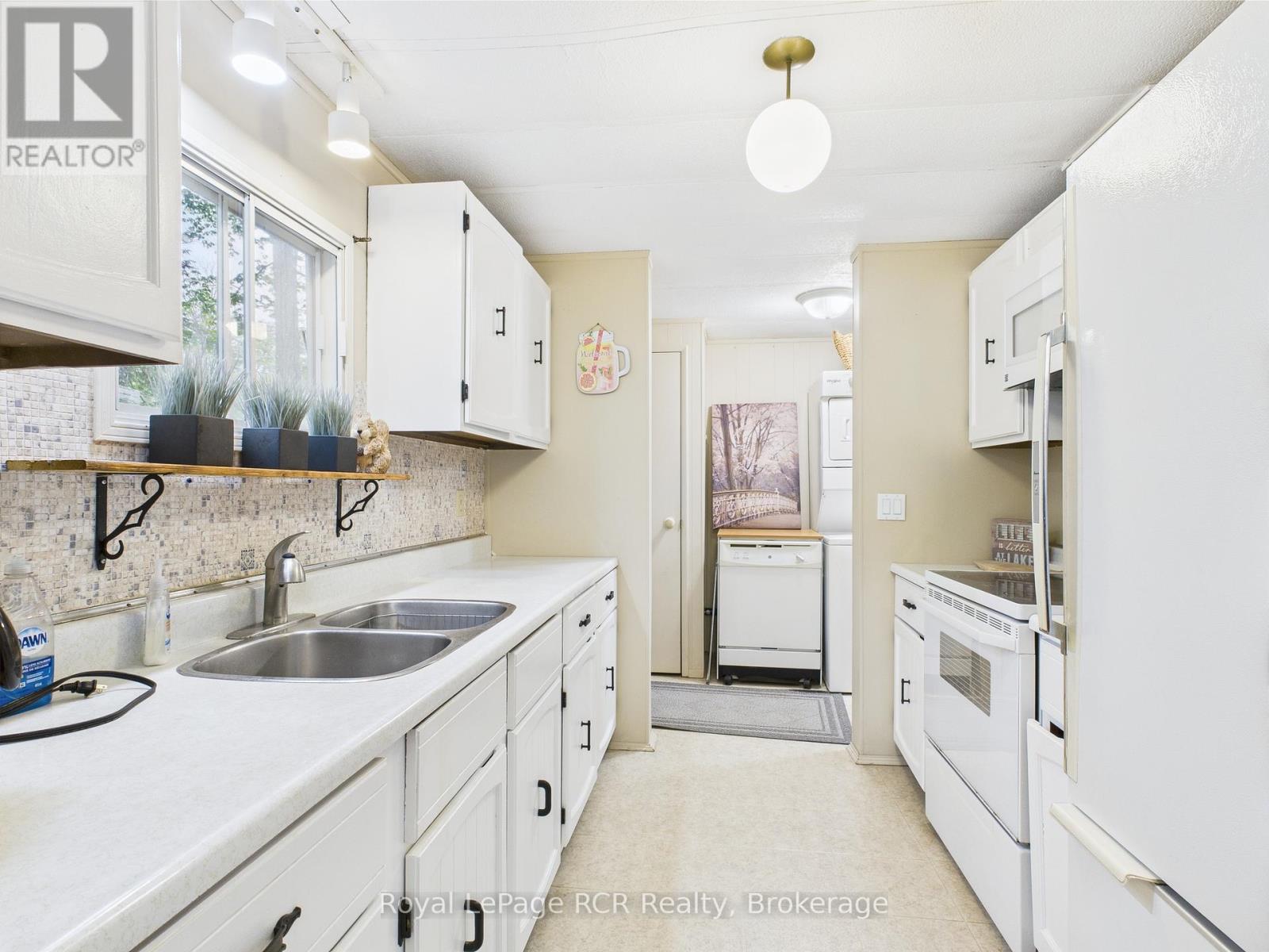 112 HURON ROAD - 3