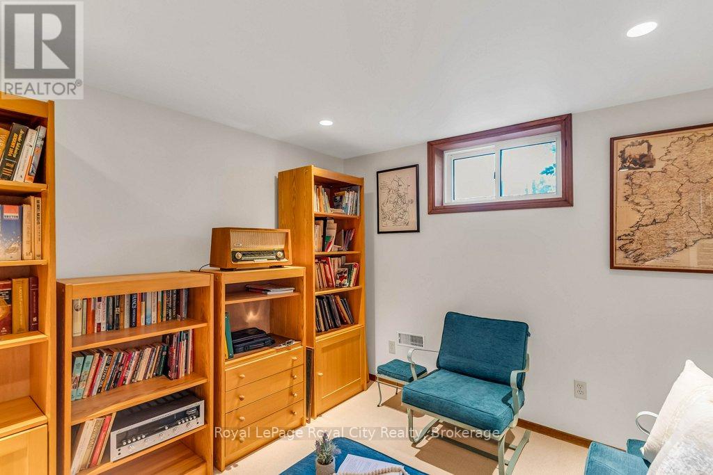 40 KEATS CRESCENT - 31