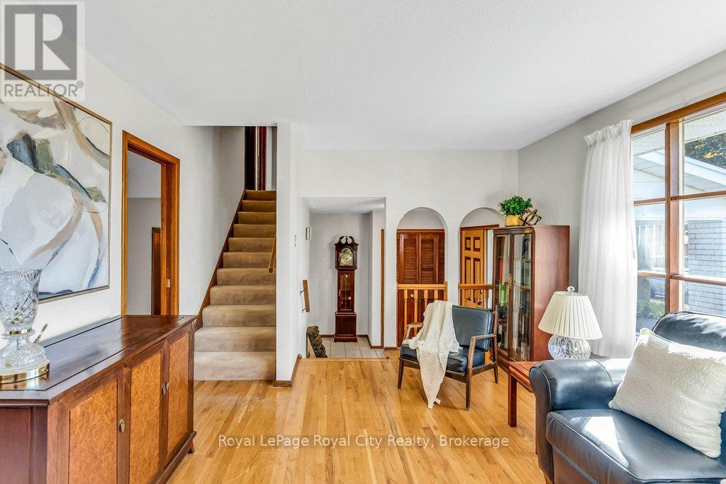 40 KEATS CRESCENT - 8