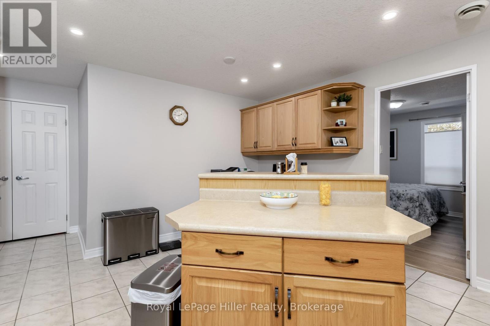 #102 160 ROMEO STREET S - 15