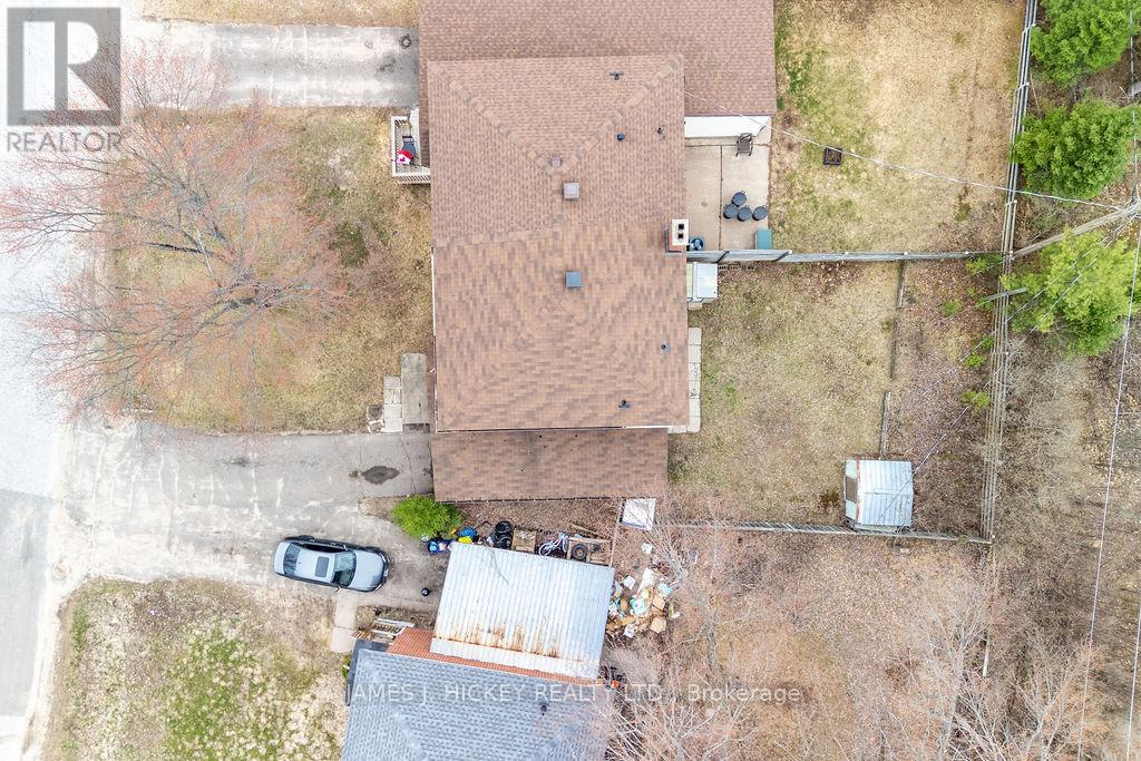 51 FRONTENAC CRESCENT - 39