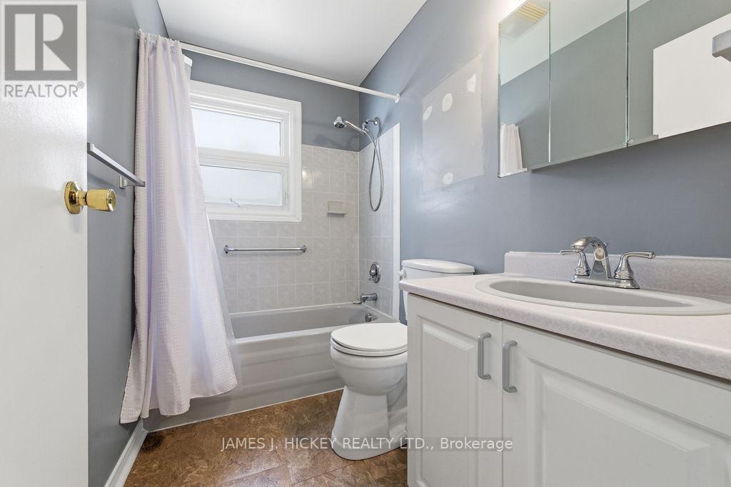 96 GLENDALE AVENUE - 25
