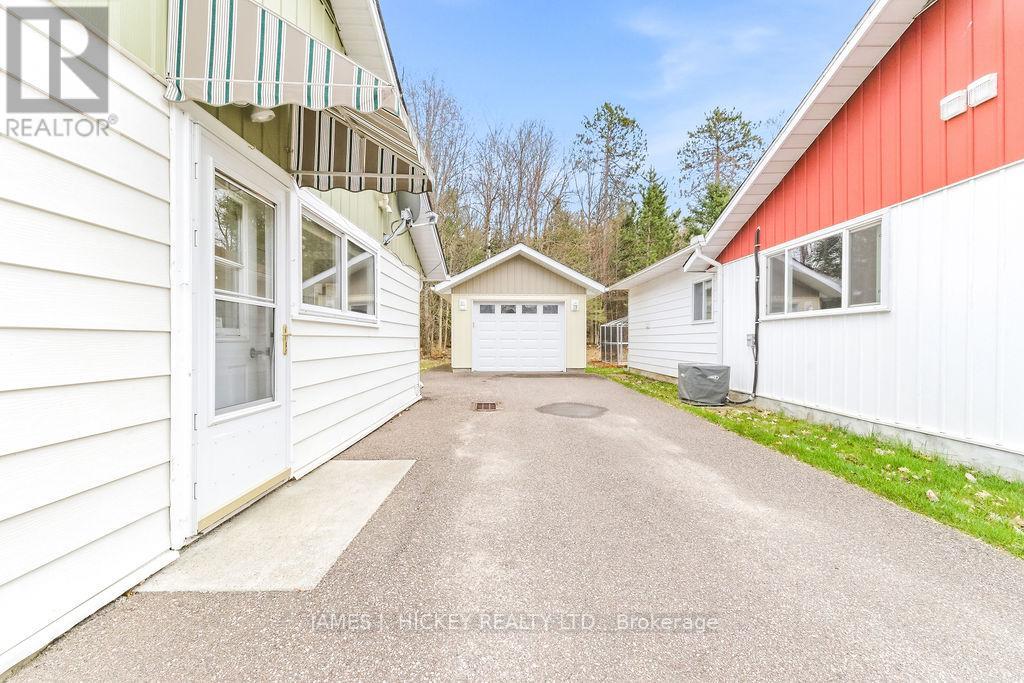 96 GLENDALE AVENUE - 32