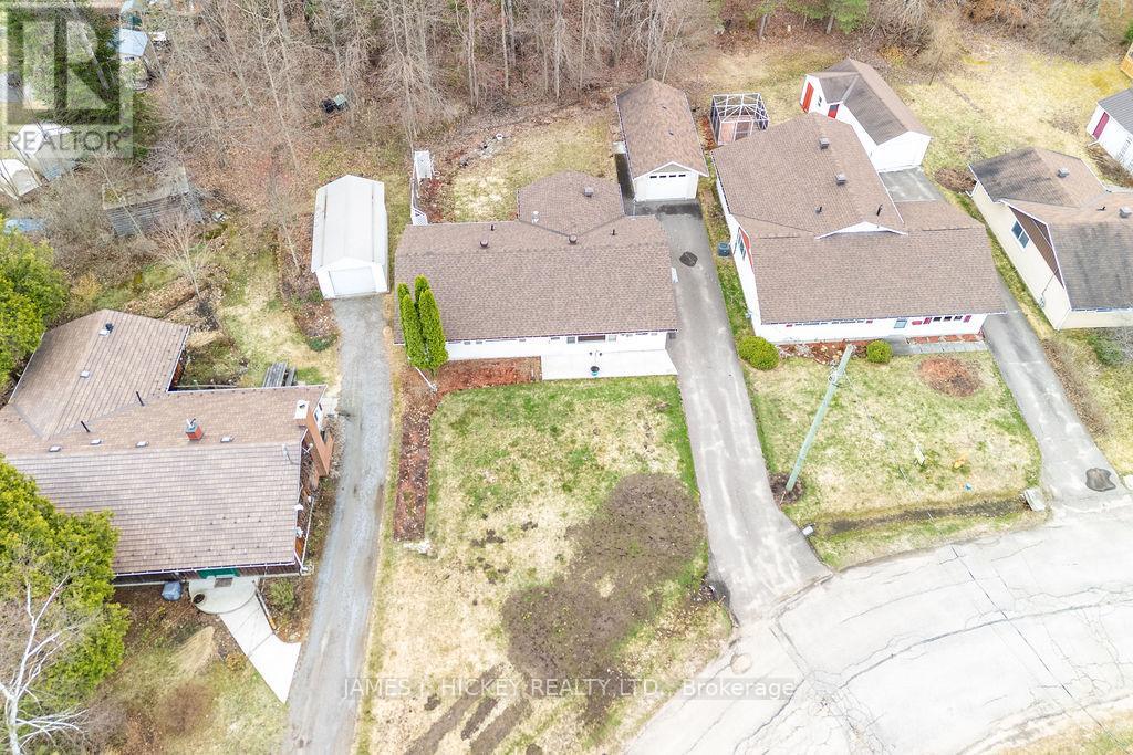 96 GLENDALE AVENUE - 40