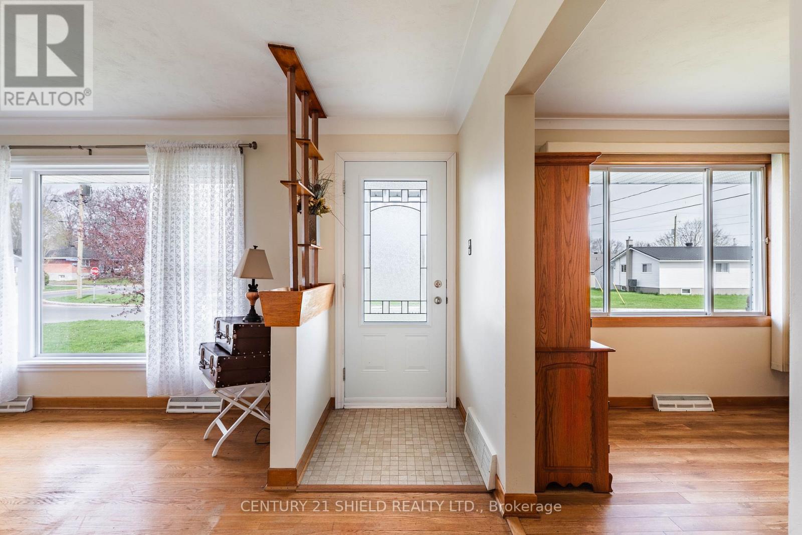 106 ROBERT STREET — photo 11