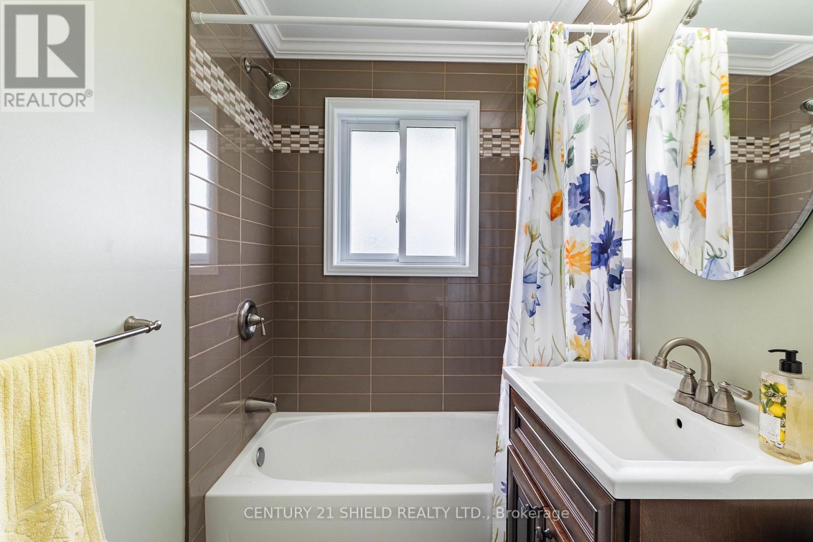 106 ROBERT STREET — photo 18