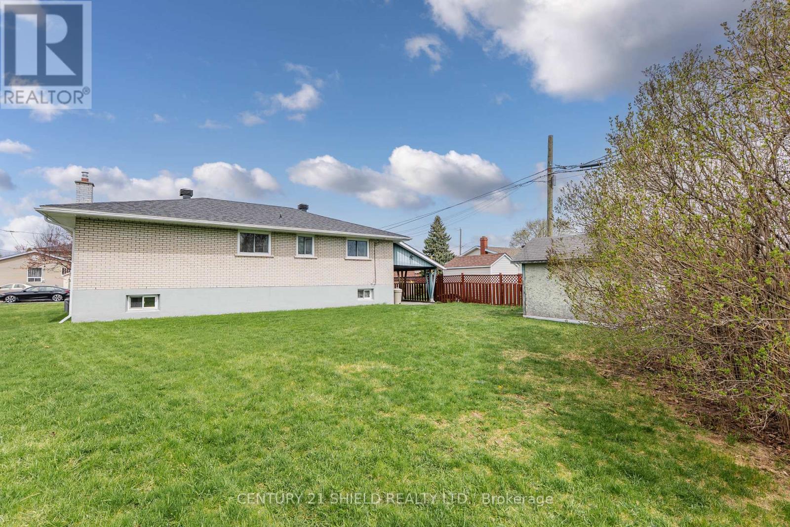 106 ROBERT STREET — photo 39