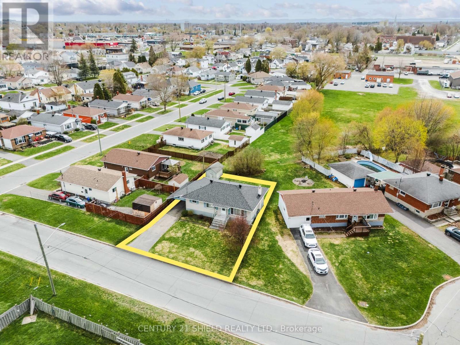 106 ROBERT STREET — photo 45