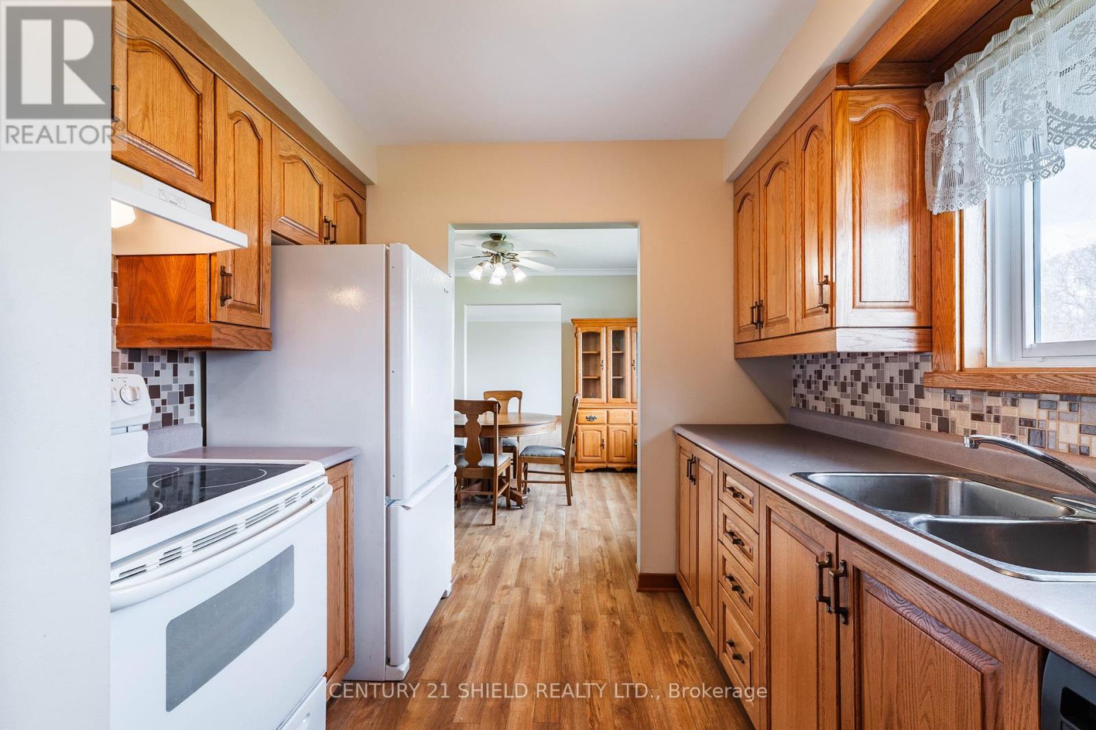 106 ROBERT STREET — photo 6