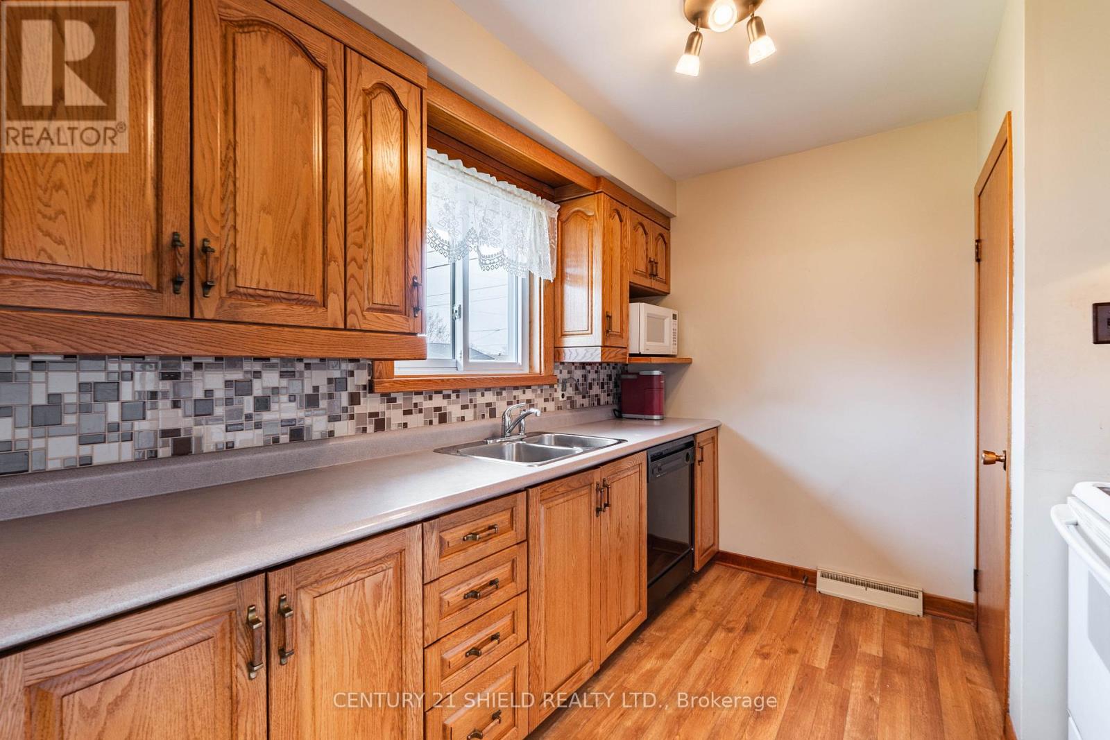 106 ROBERT STREET — photo 7