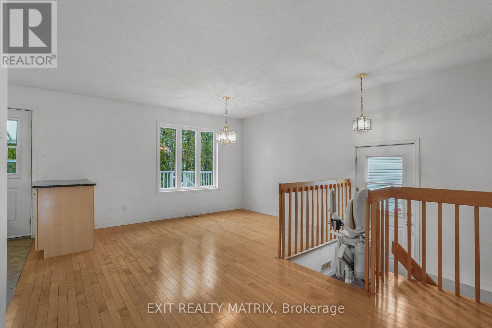 836 PILON STREET - 11