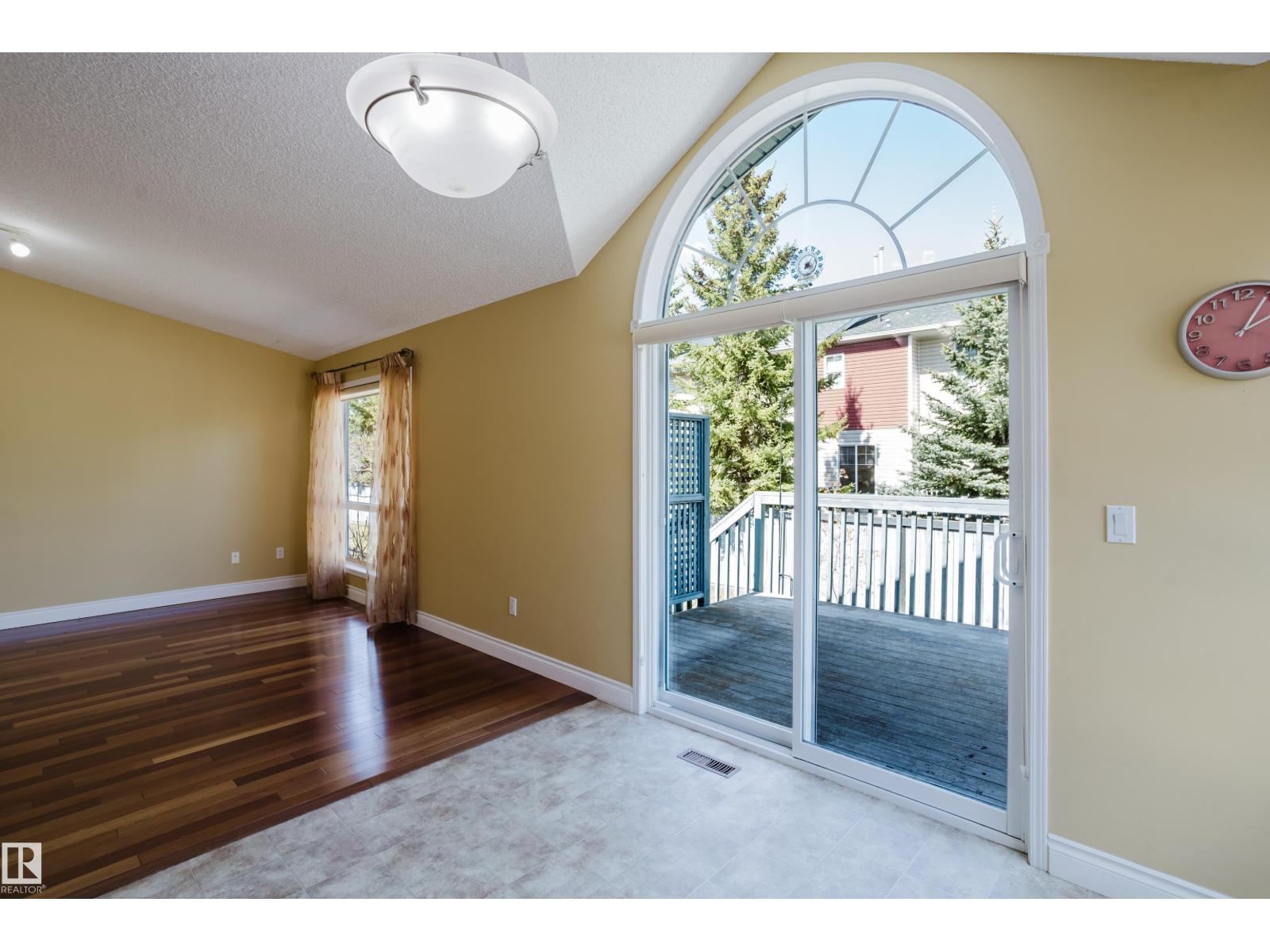 #9 102 BRIDGEPORT CX, Leduc