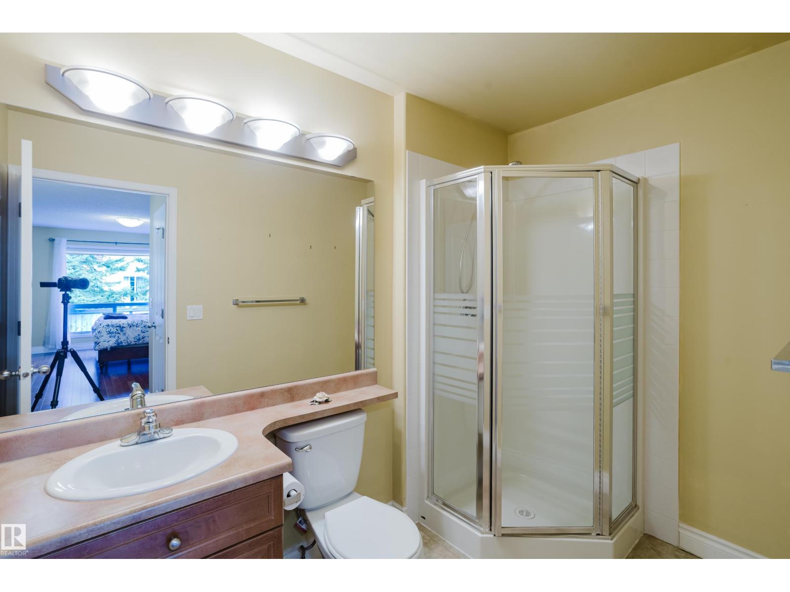 #9 102 BRIDGEPORT CX, Leduc