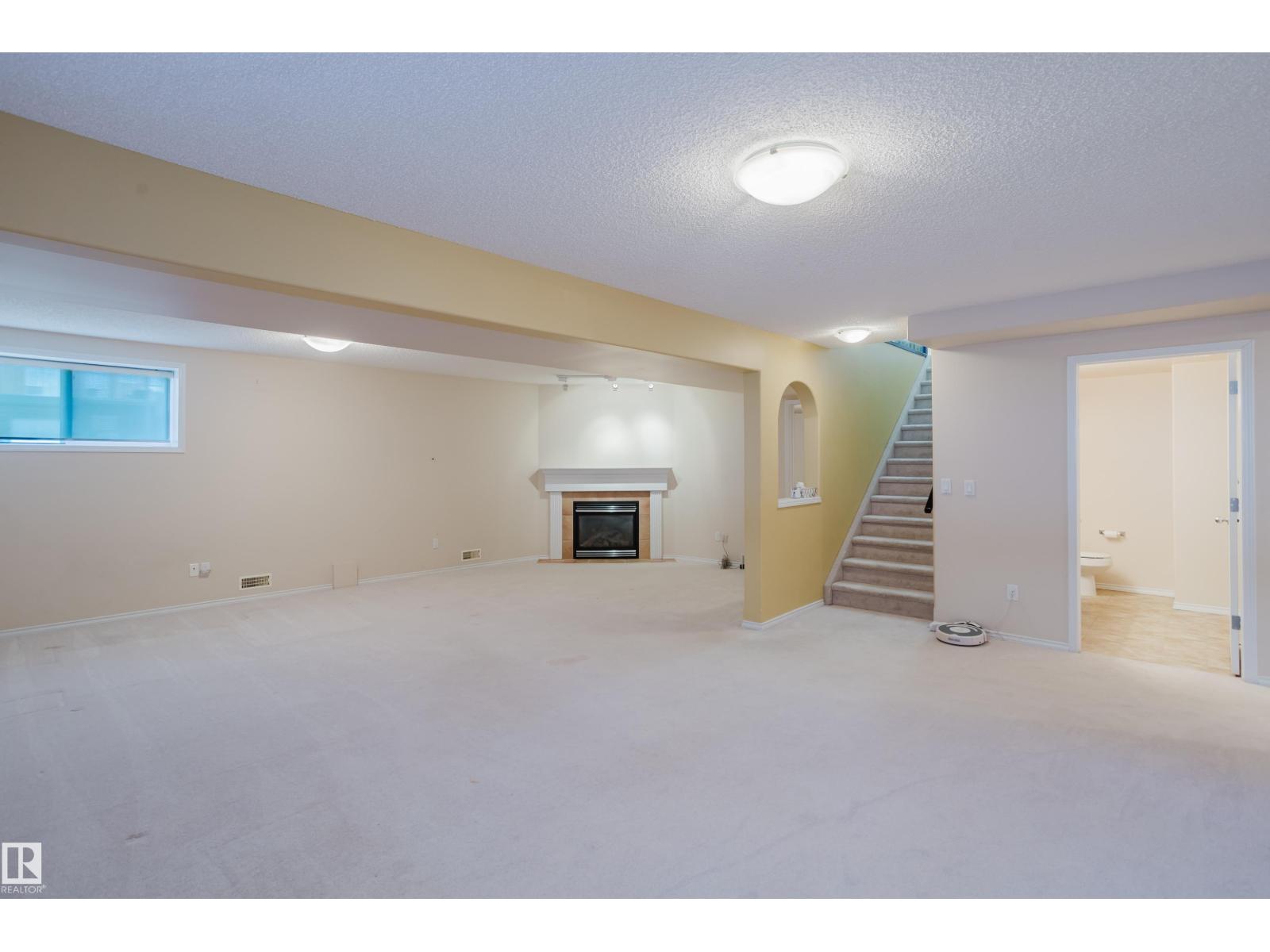 #9 102 BRIDGEPORT CX, Leduc