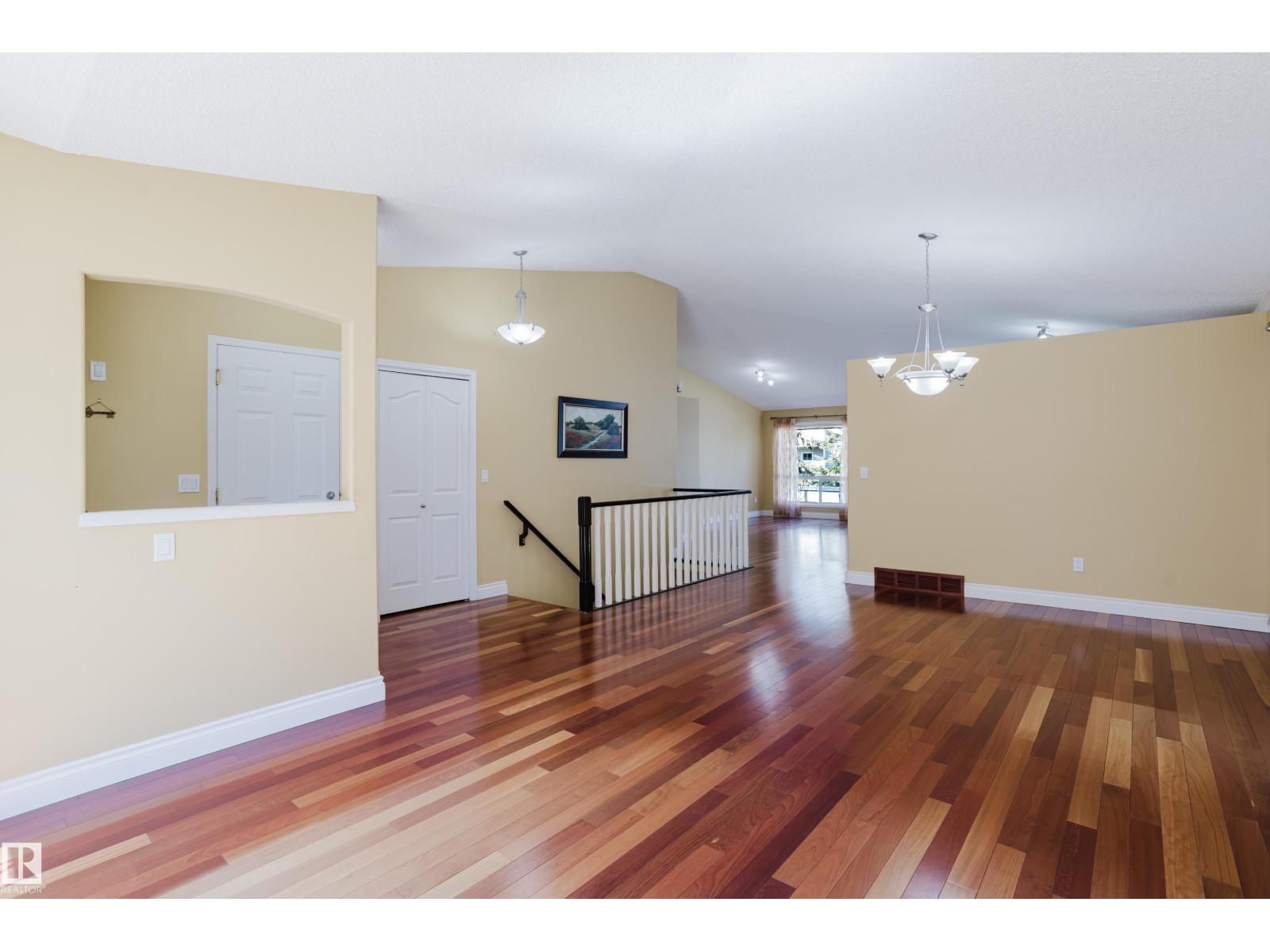 #9 102 BRIDGEPORT CX, Leduc