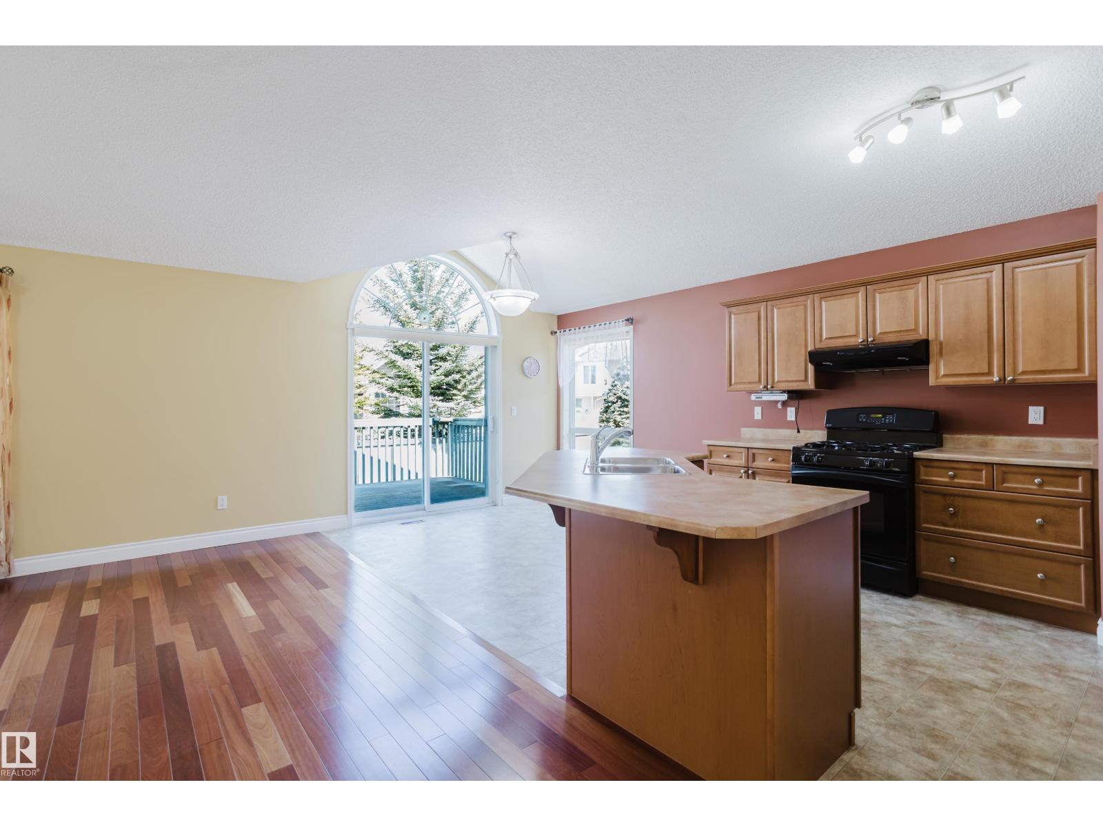 #9 102 BRIDGEPORT CX, Leduc