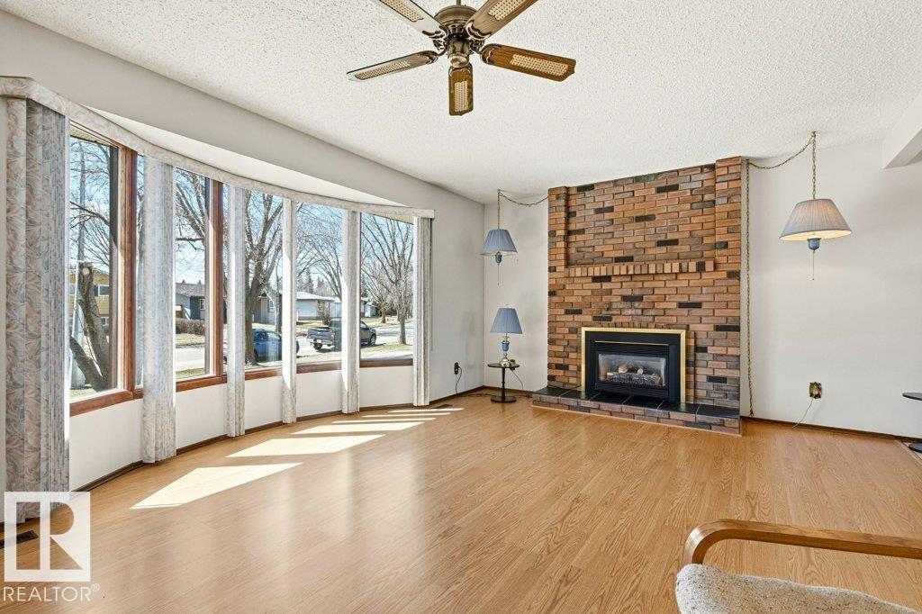 35 OATWAY DR, Stony Plain