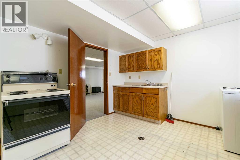 4401 51 Avenue — photo 34