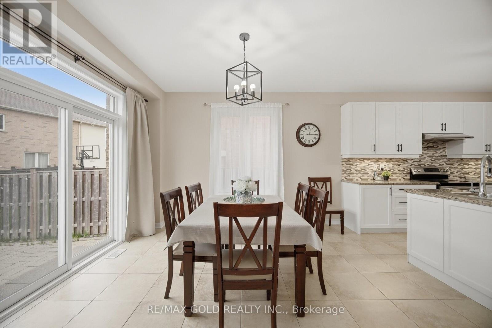 33 GARRYOAKS DRIVE - 11