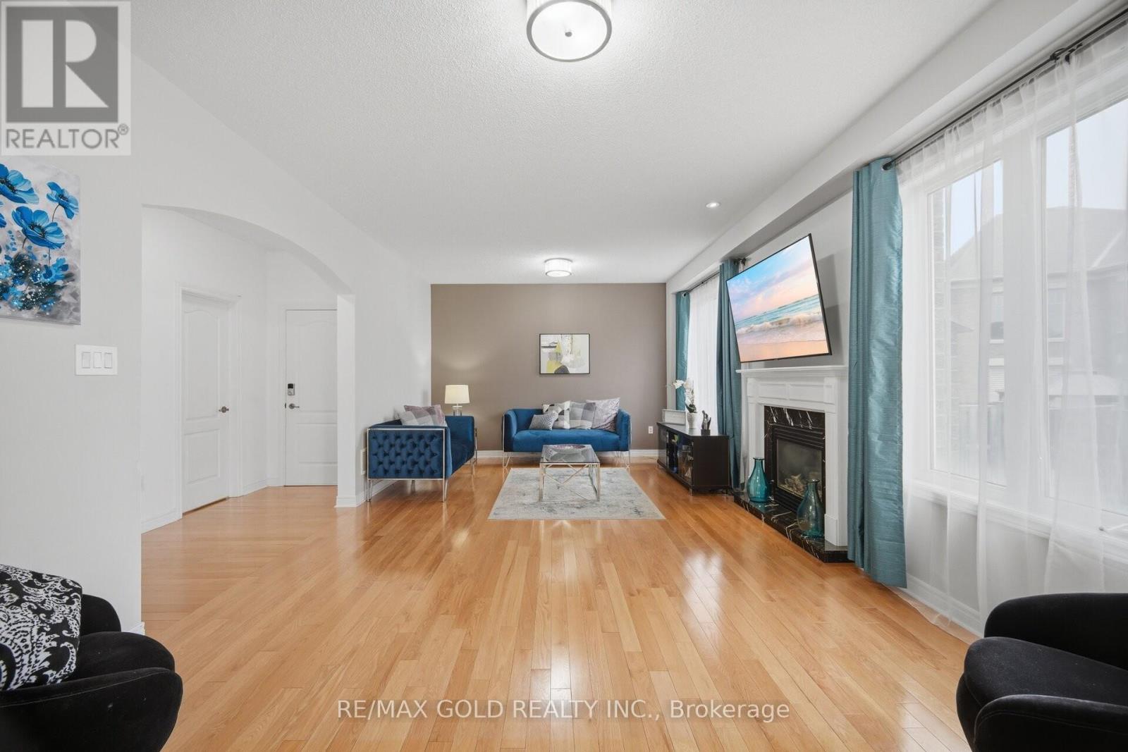 33 GARRYOAKS DRIVE - 12