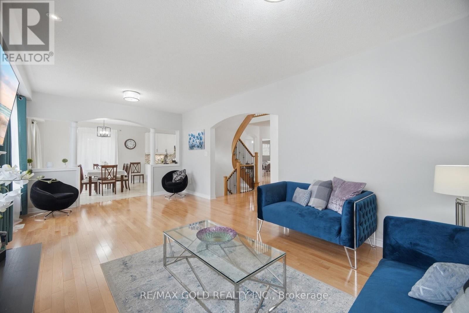 33 GARRYOAKS DRIVE - 13