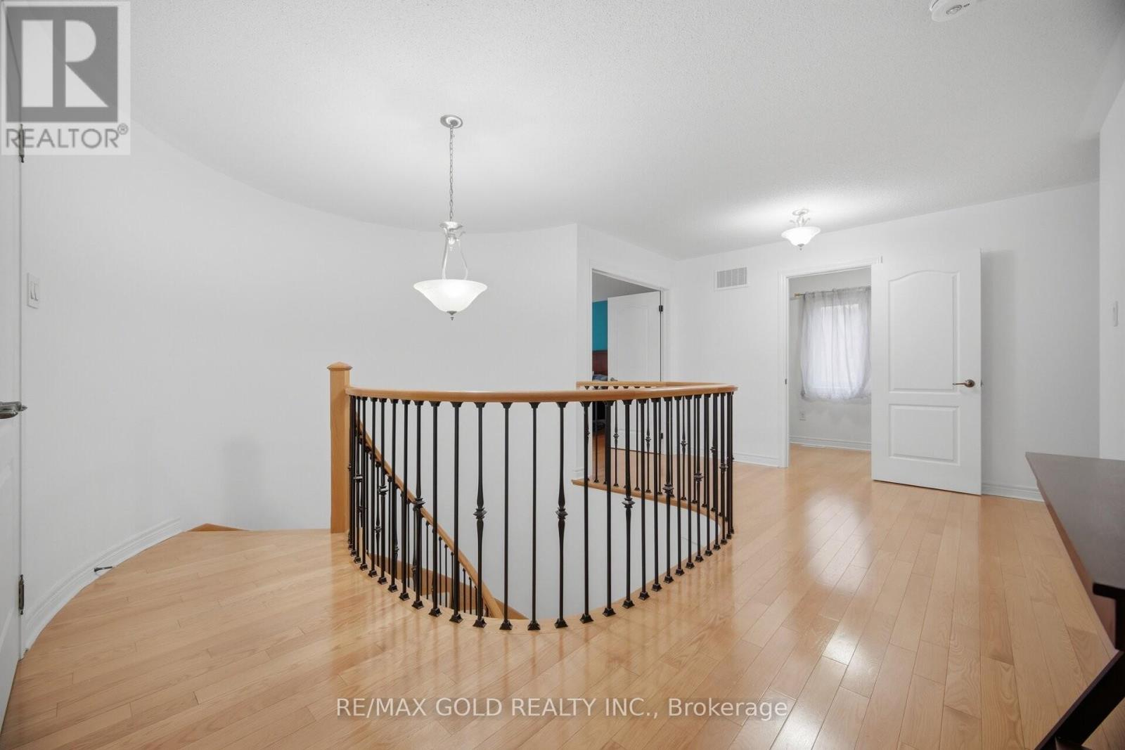 33 GARRYOAKS DRIVE - 18