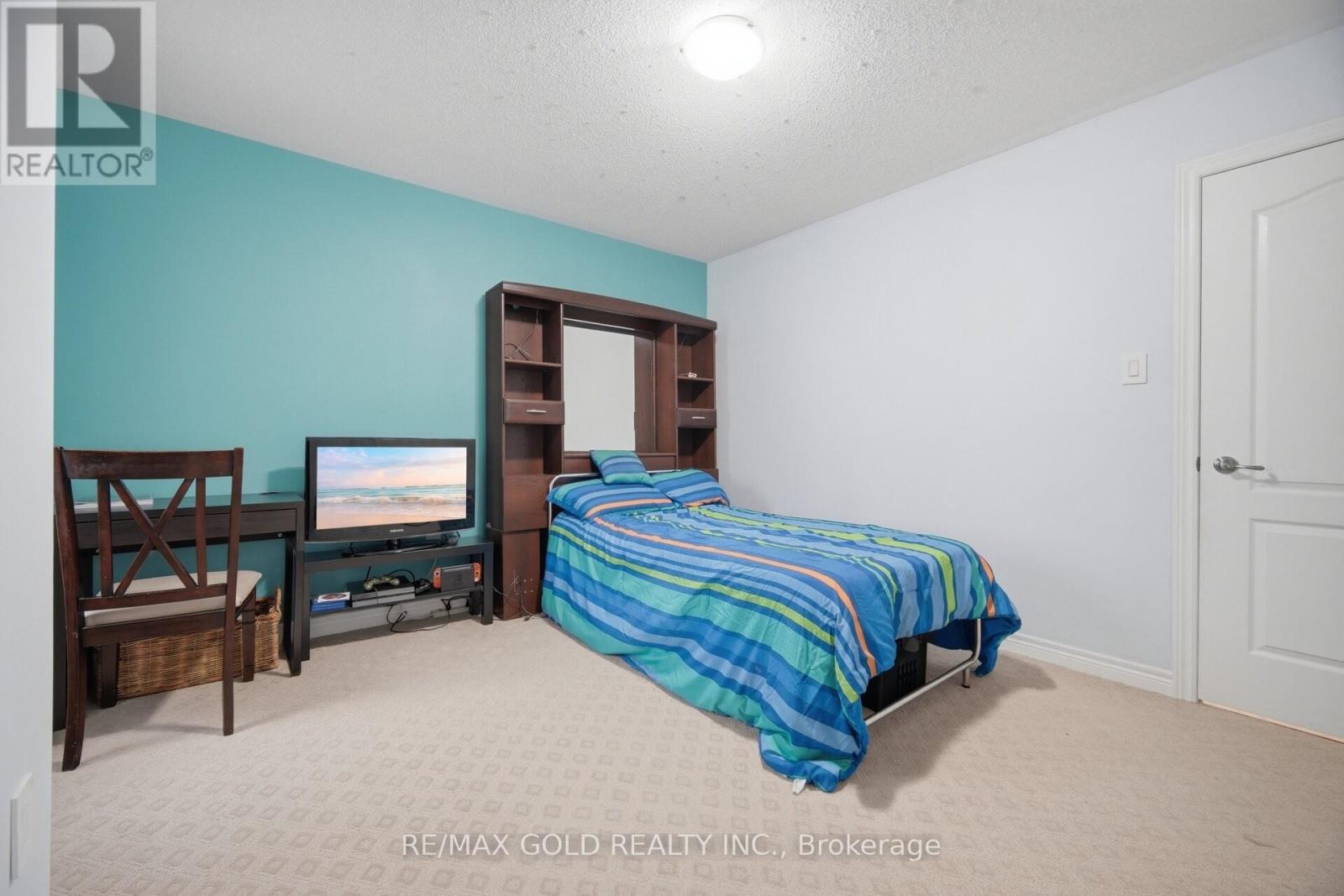 33 GARRYOAKS DRIVE - 24