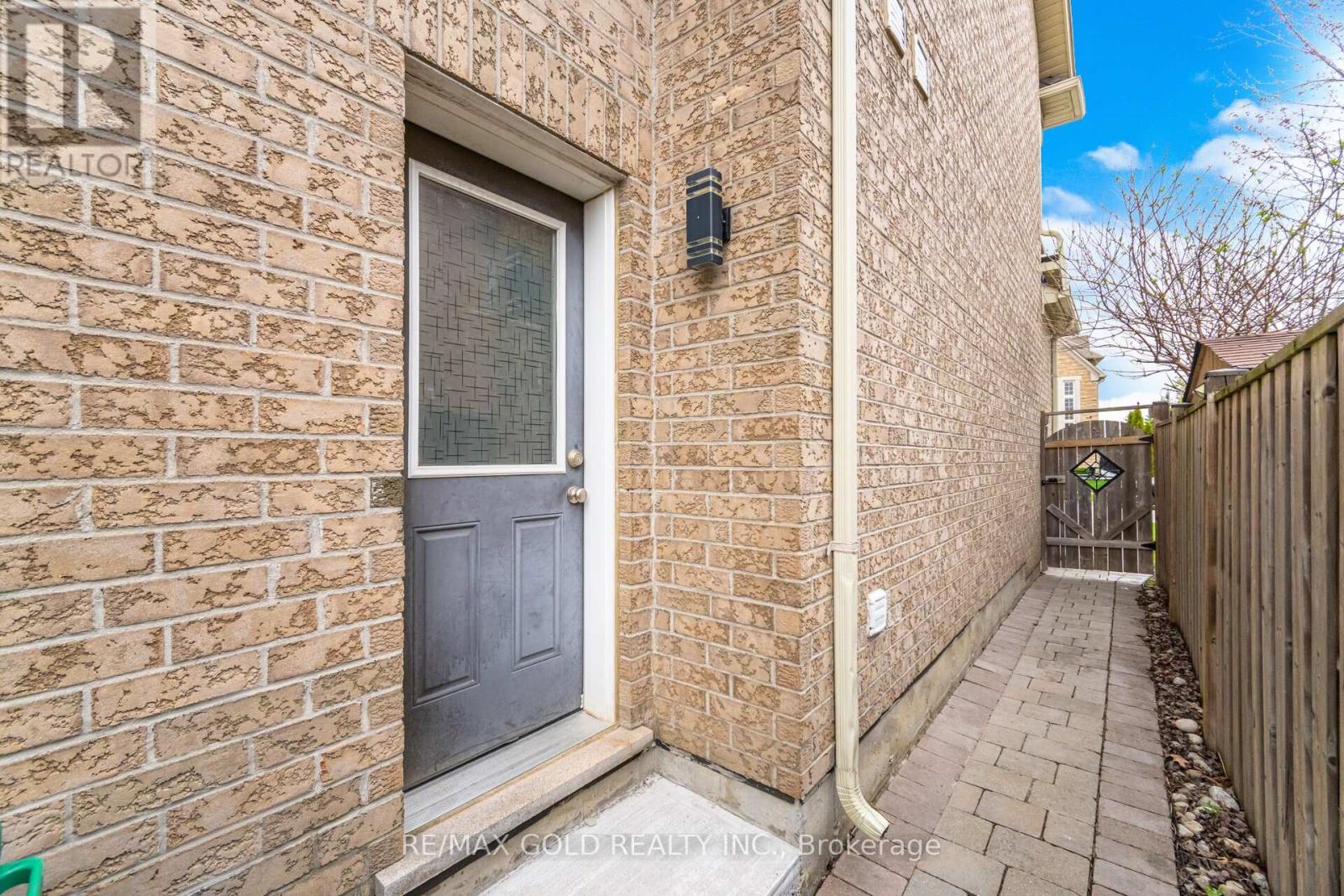 33 GARRYOAKS DRIVE - 27